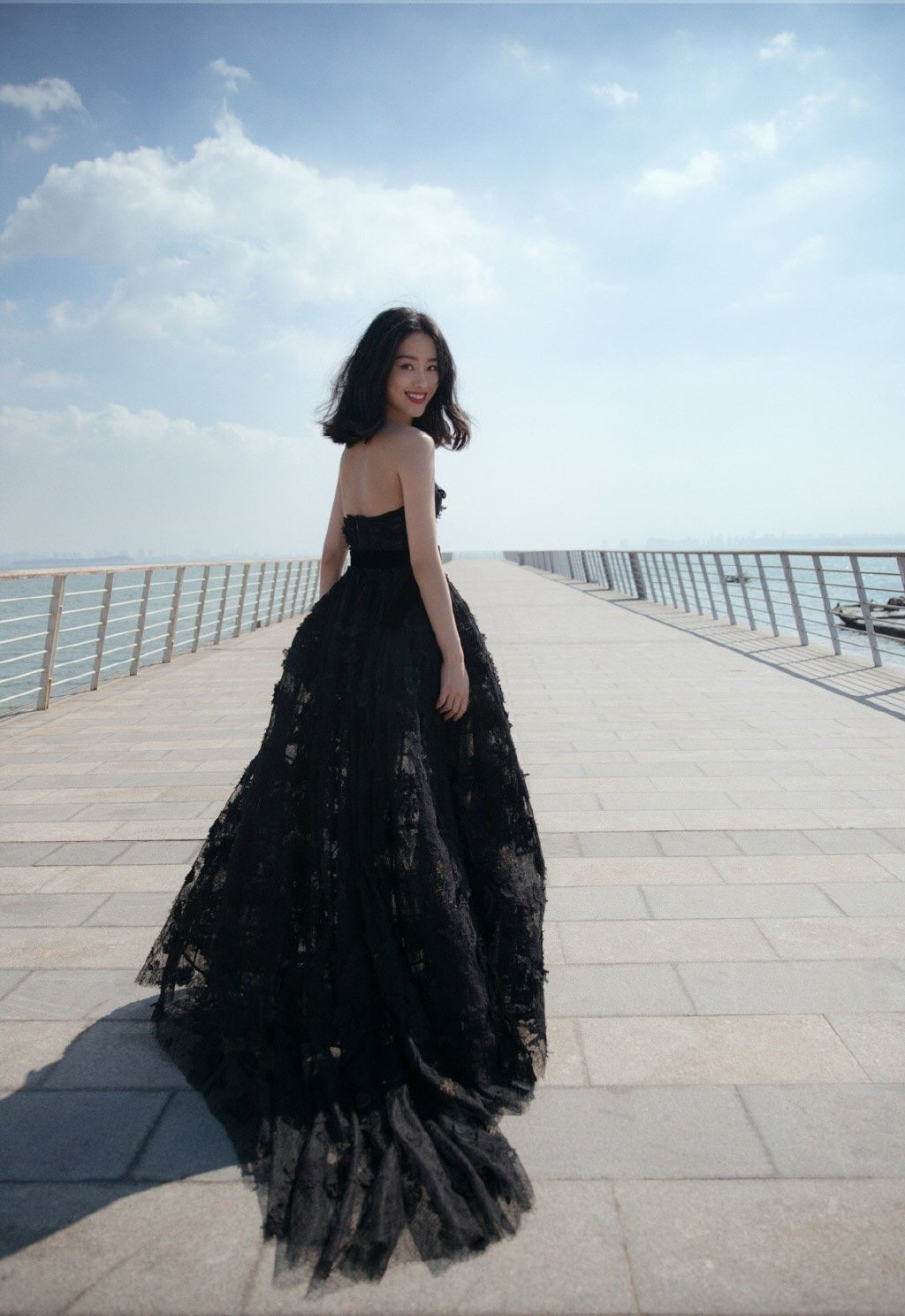 中国内地女演员、歌手、主持人杨采钰优雅温婉写真图片图片