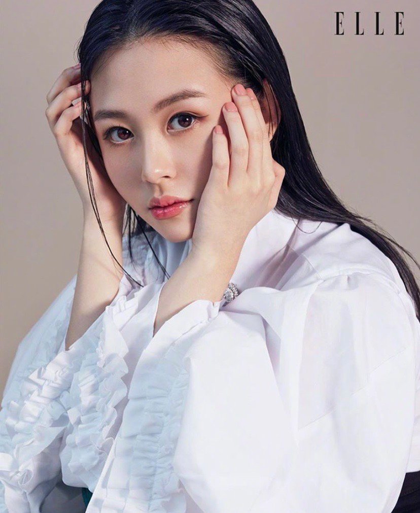 美女沈月图片