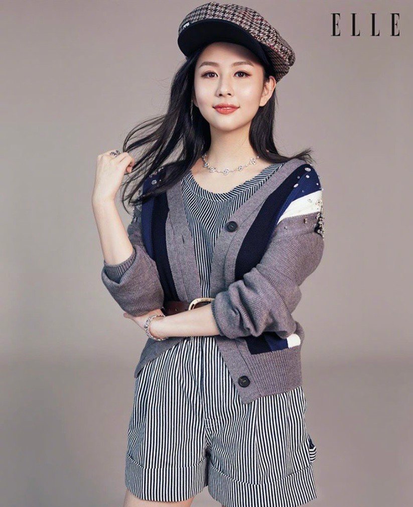 高清美女沈月冬日雪地唯美写真图片图片