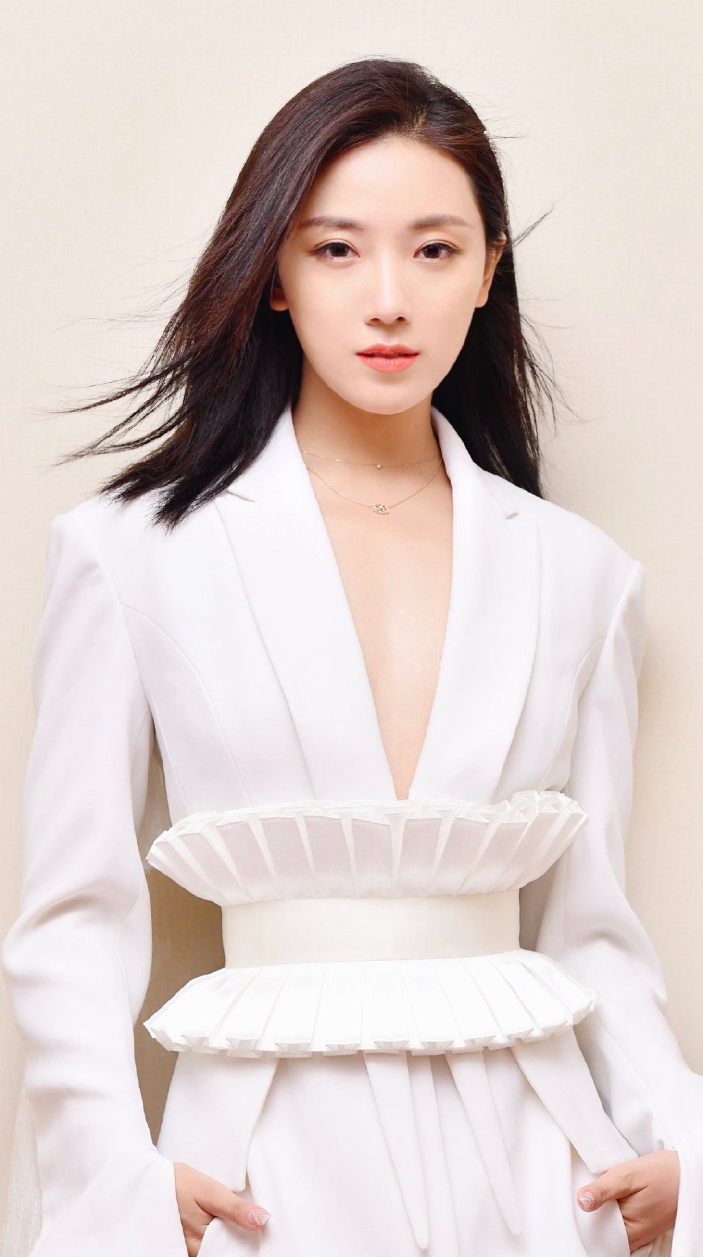 中国内地辽宁省沈阳女演员菅纫姿秋冬养眼时尚写真图片图片