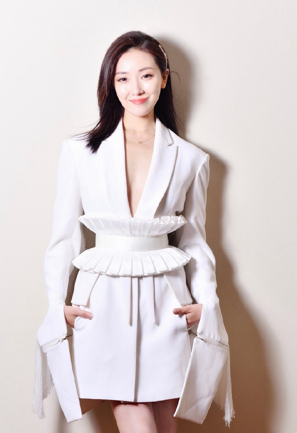中国内地辽宁省沈阳女演员菅纫姿秋冬养眼时尚写真图片图片