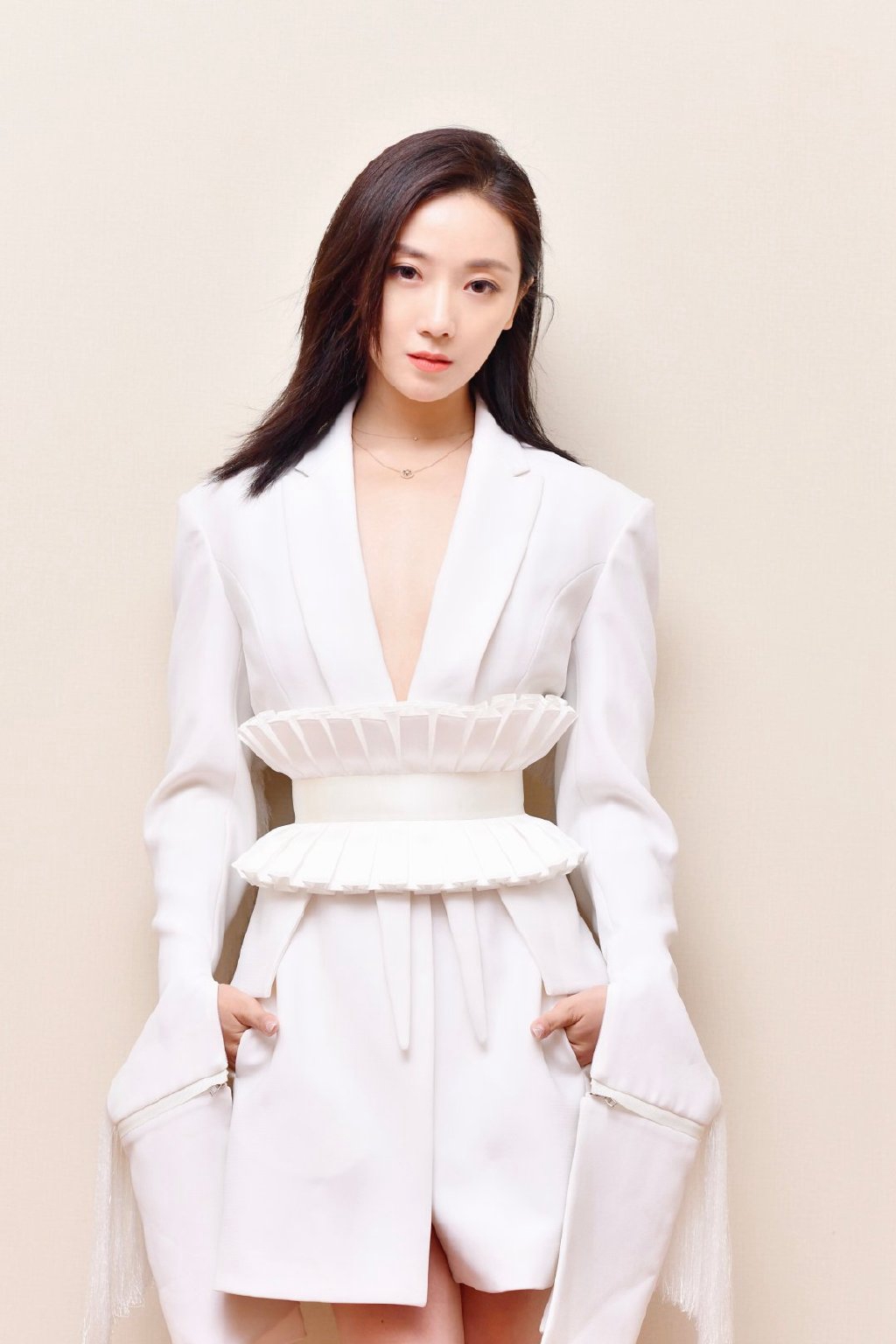 中国内地辽宁省沈阳女演员菅纫姿秋冬养眼时尚写真图片图片
