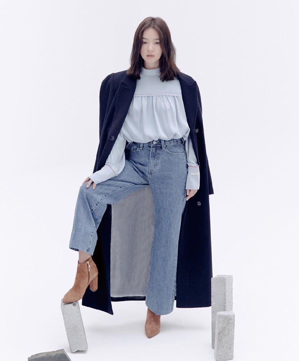 高清韩国大邱广域市女明显宋慧乔图片：亮相Burberry2017秋冬大秀现场图片图片