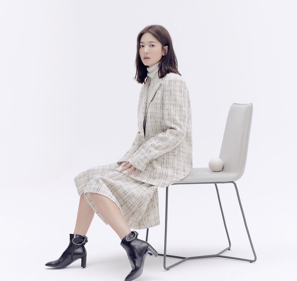 高清韩国大邱广域市女明显宋慧乔图片：亮相Burberry2017秋冬大秀现场图片图片