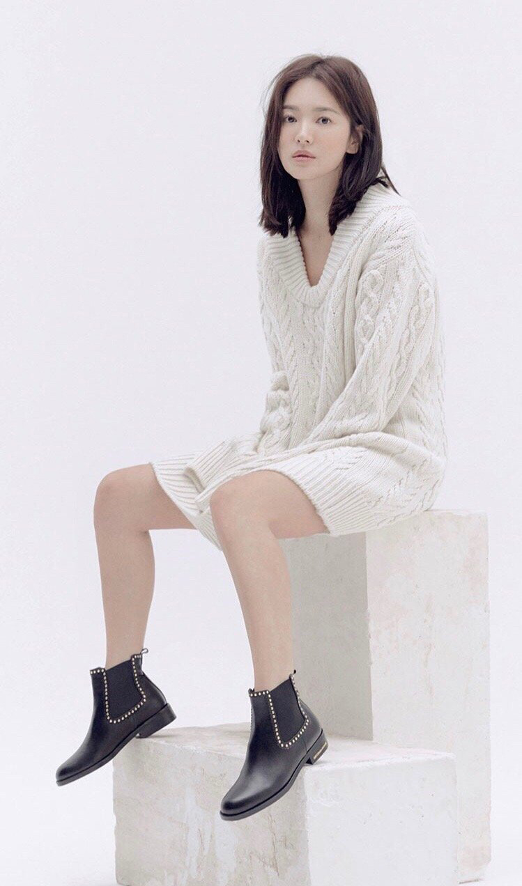 高清韩国大邱广域市女明显宋慧乔图片：亮相Burberry2017秋冬大秀现场图片图片
