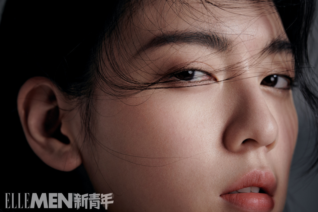 三吉彩花图片