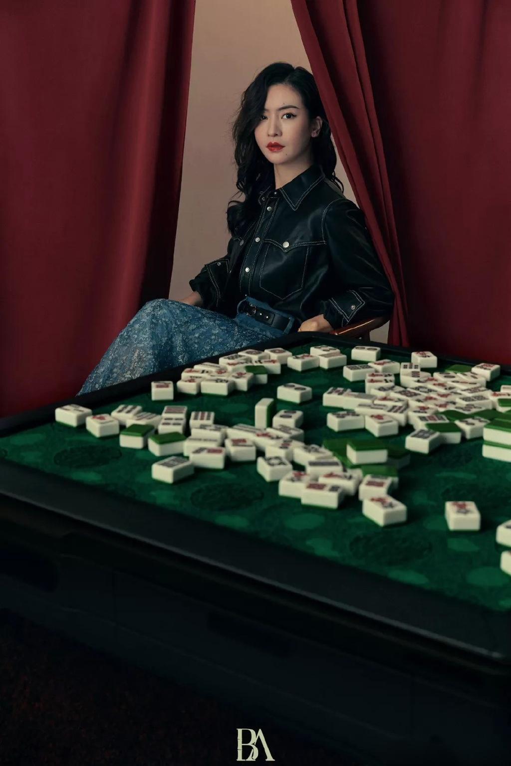 中国内地湖南省邵阳女演员李晟夏日绚丽大片花朵写真明艳动人图片