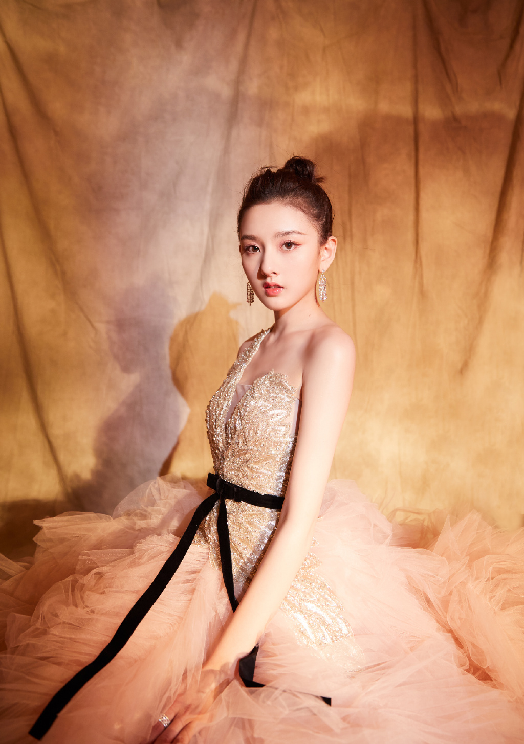 中国北京当代95后女演员宋祖儿清新时尚可爱写真图片桌面壁纸图片