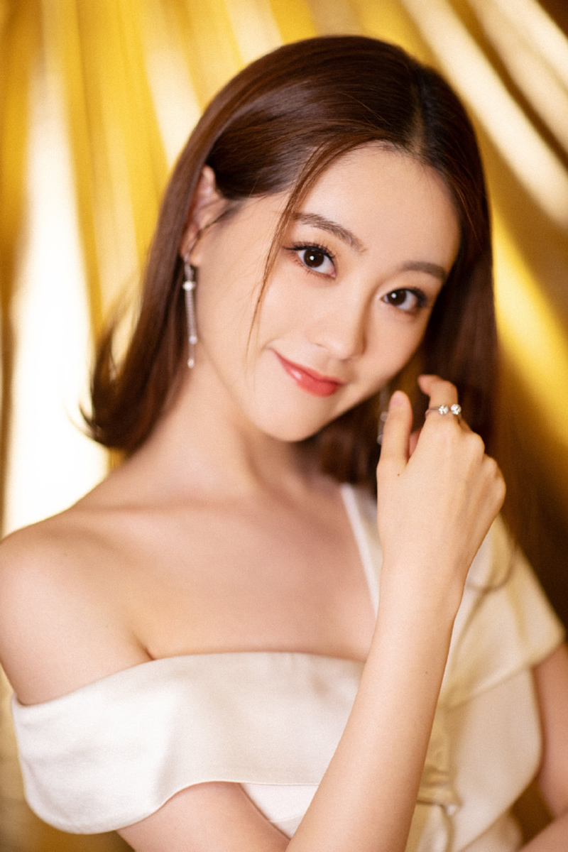 中国内地黑龙江齐齐哈尔女演员祝绪丹甜美元气写真桌面壁纸图片