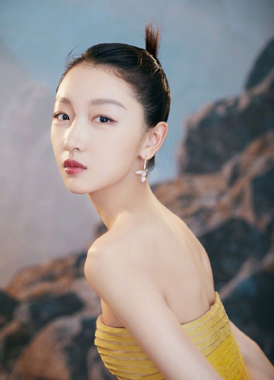 高清中国内地影视河北省石家庄女演员周冬雨清纯靓丽写真天真无邪图片
