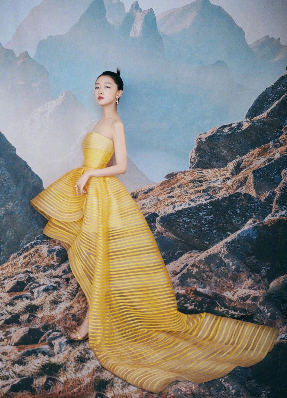 高清中国内地影视河北省石家庄女演员周冬雨清纯靓丽写真天真无邪图片