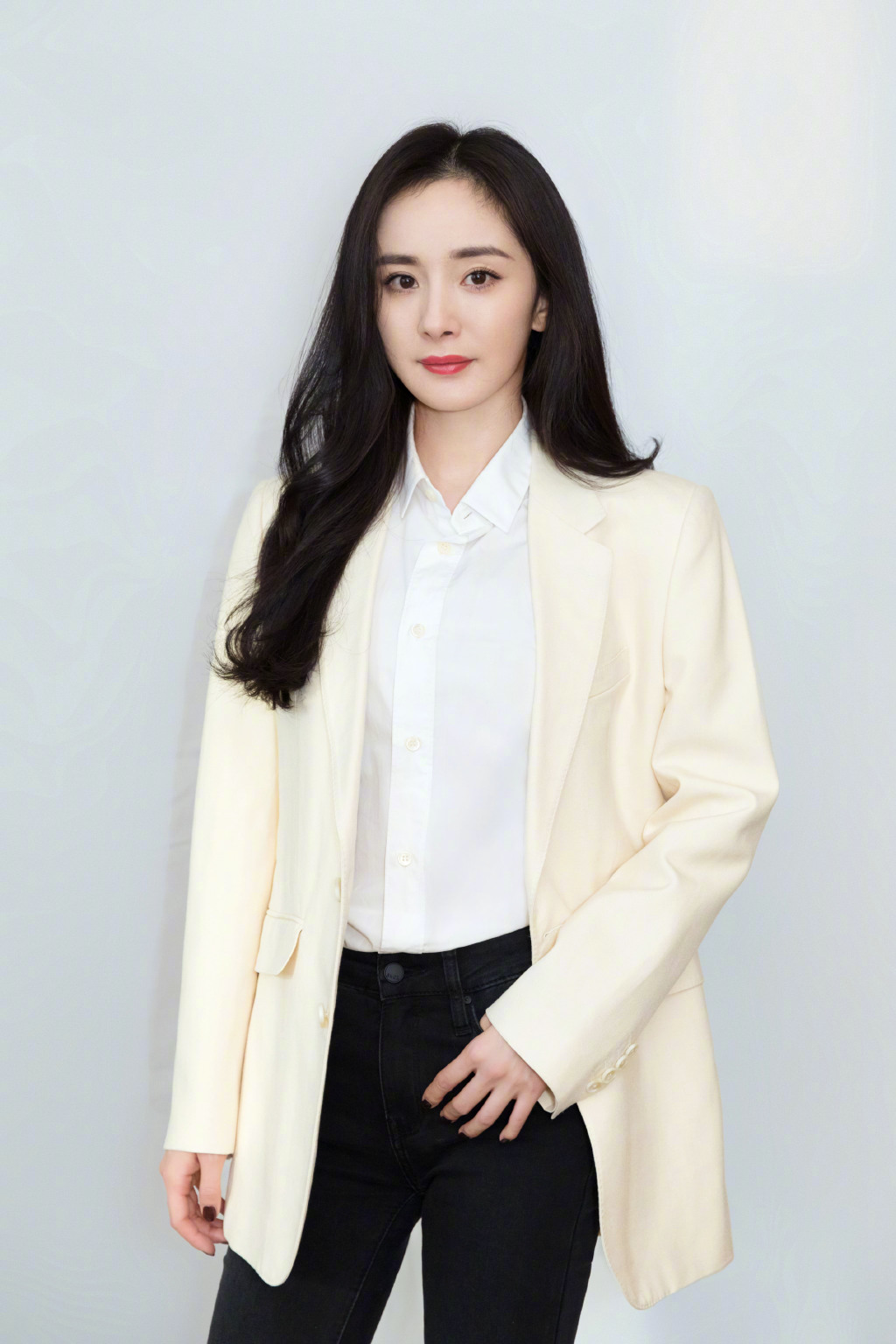 中国内地北京影视女演员杨幂抹胸裙性感高清桌面壁纸图片