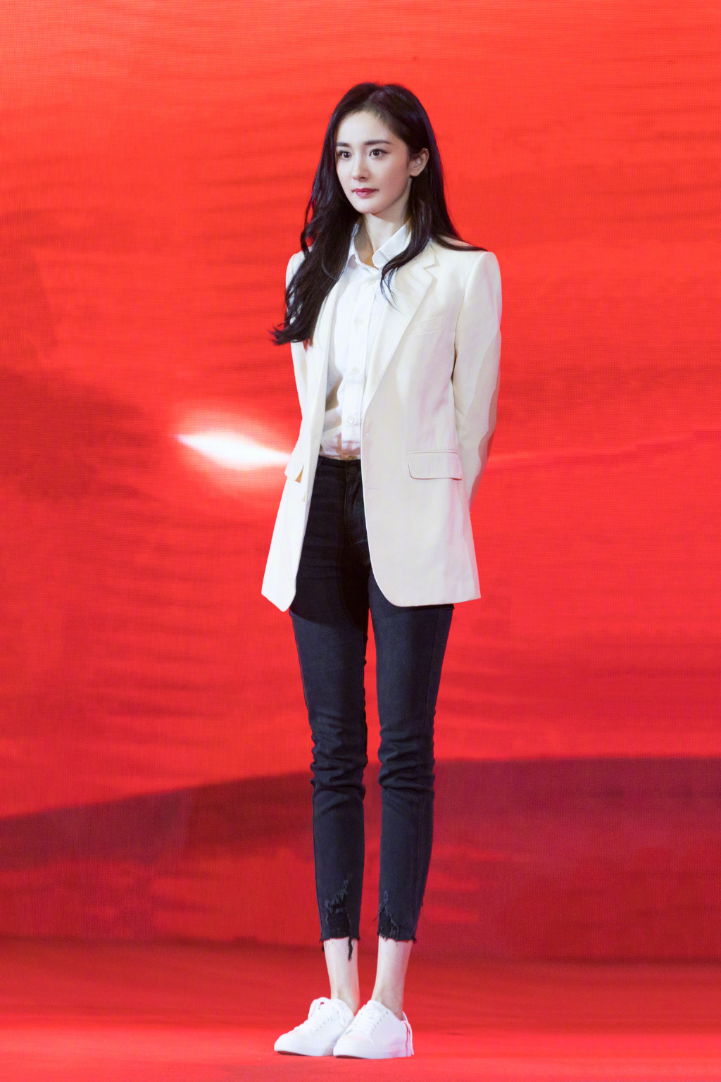 中国内地北京影视女演员杨幂抹胸裙性感高清桌面壁纸图片