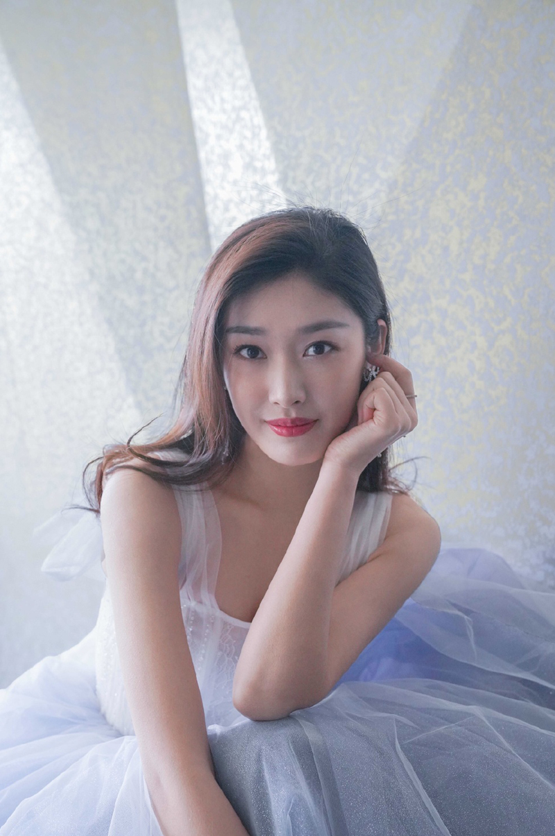 美女王双图片