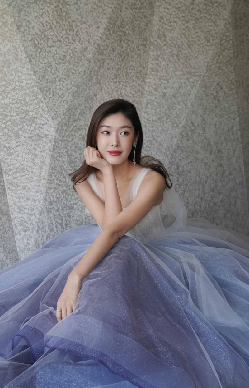 美女王双图片