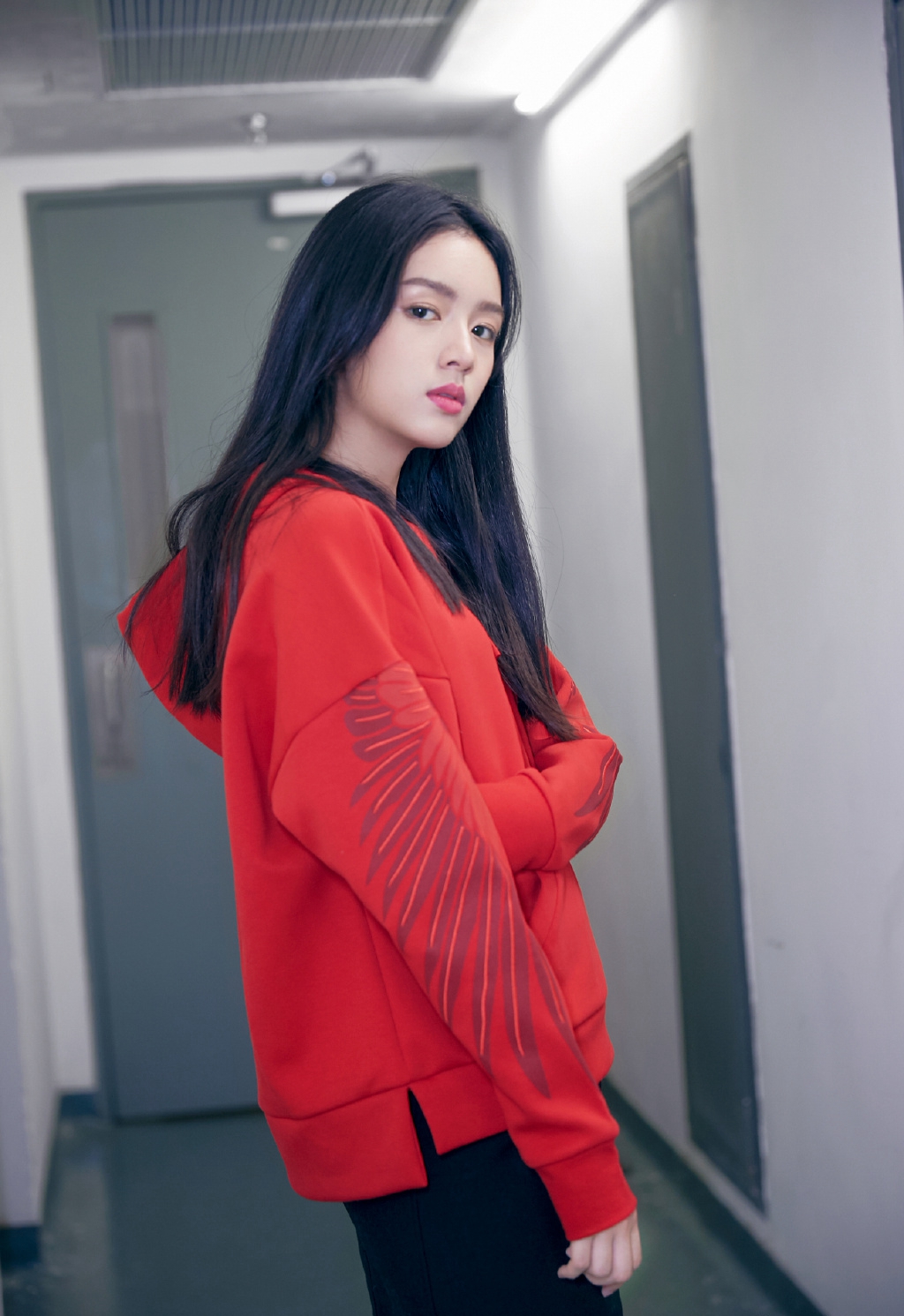 高清性感女星周也甜酷造型灵动写真图片图片
