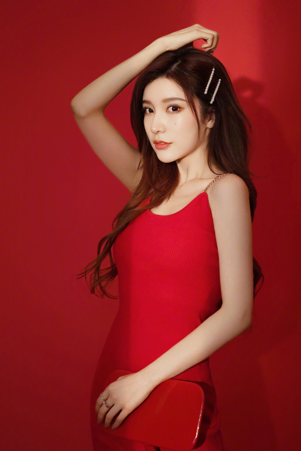 高清中国内地辽宁省沈阳女演员戴燕妮红裙性感优雅写真图片图片