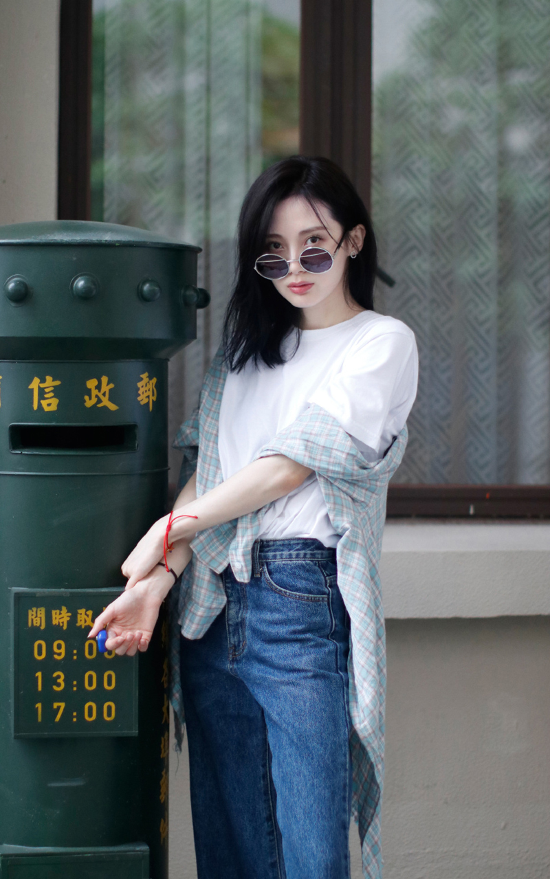 美女路晨图片