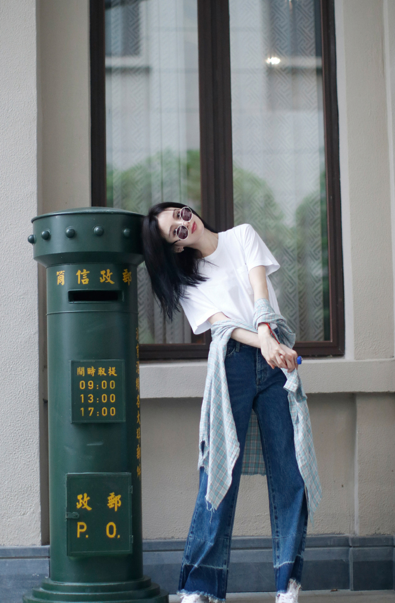 美女路晨图片