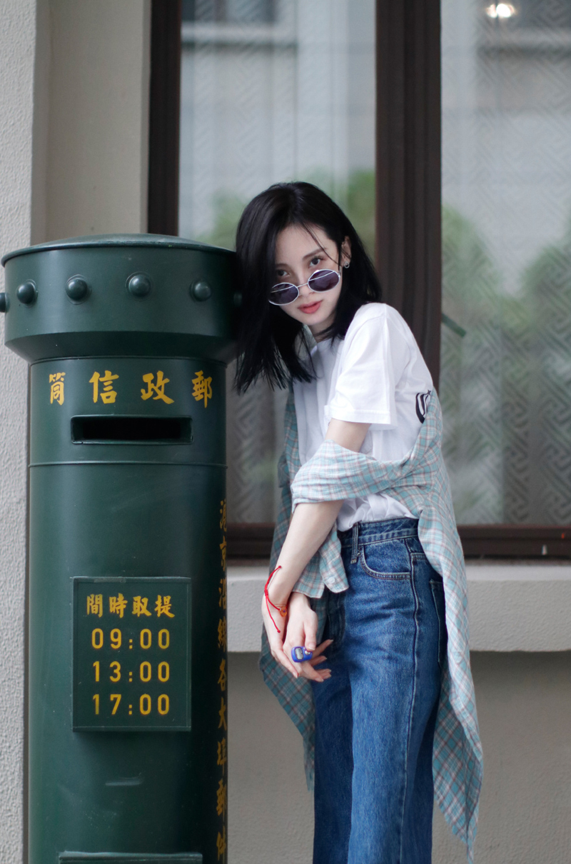 美女路晨图片