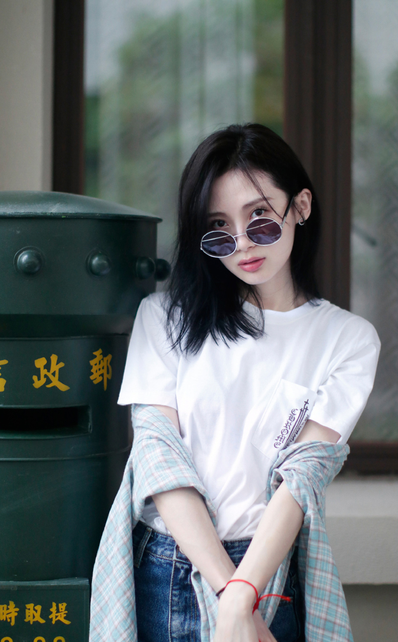 美女路晨图片