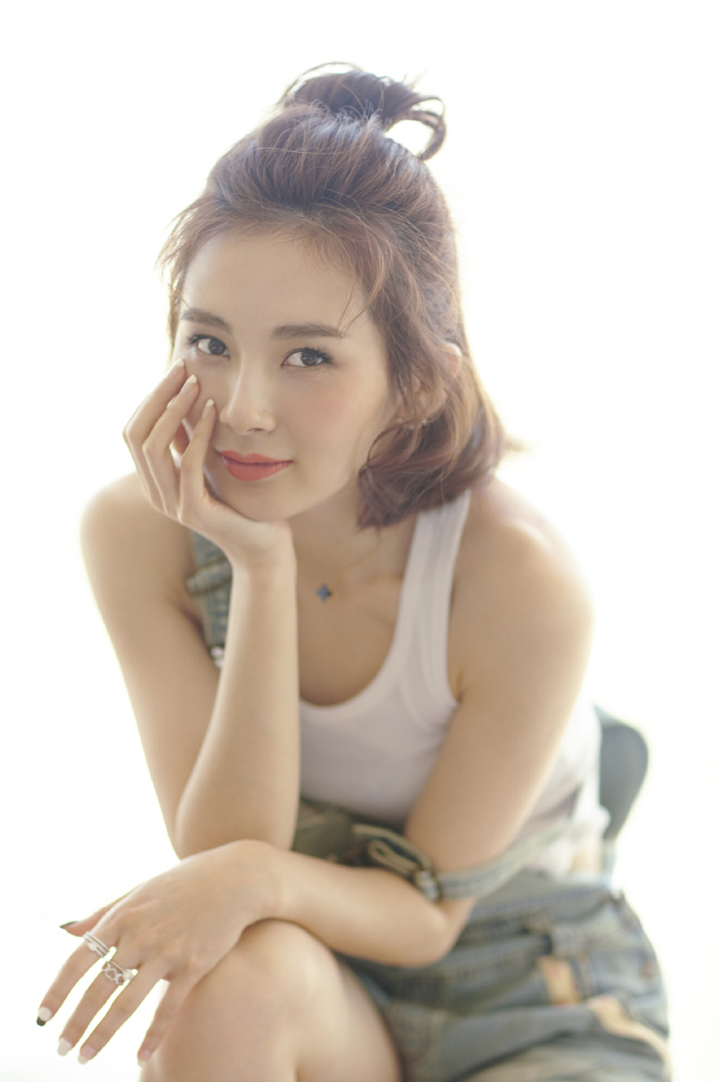 美女路晨图片