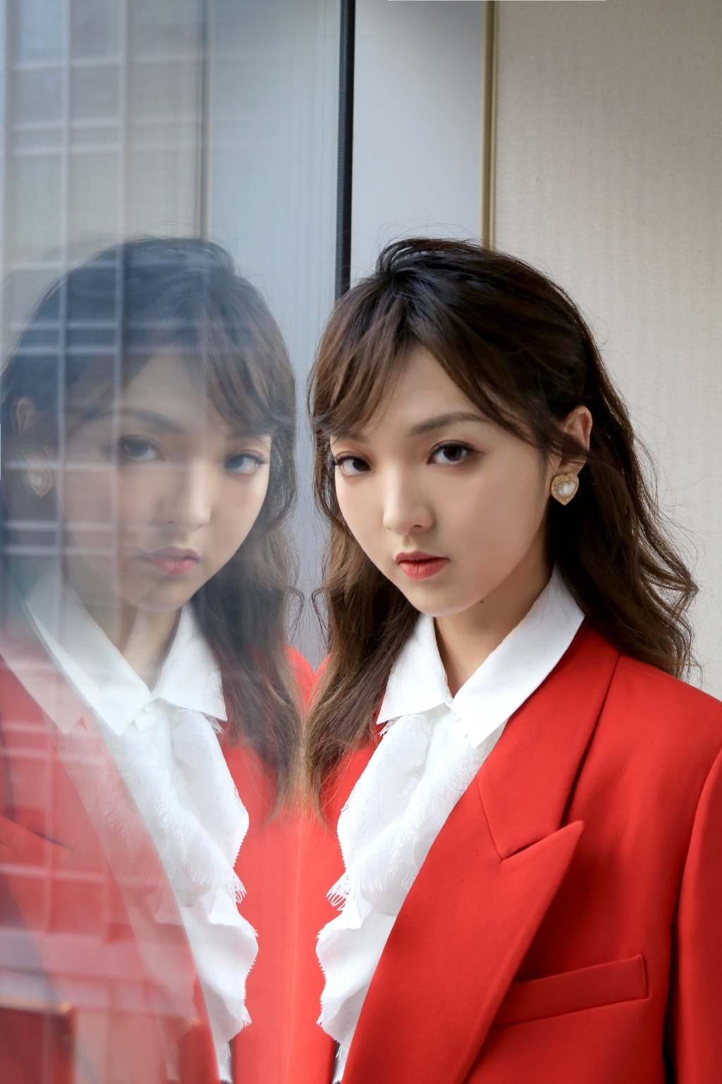 高清内陆美女星强东玥红色西装干练写真图片图片