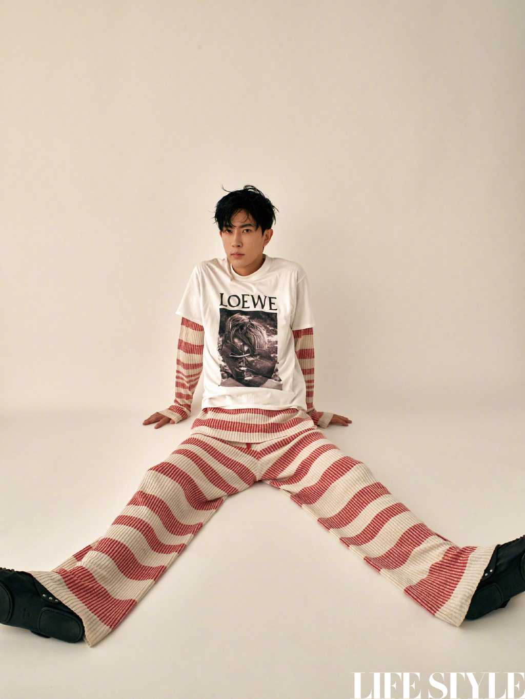 高清新疆乌鲁木齐男明星于朦胧复古造型杂志写真图片图片 高清新疆乌鲁木齐男明星于朦胧复古造型杂志写真图片图片