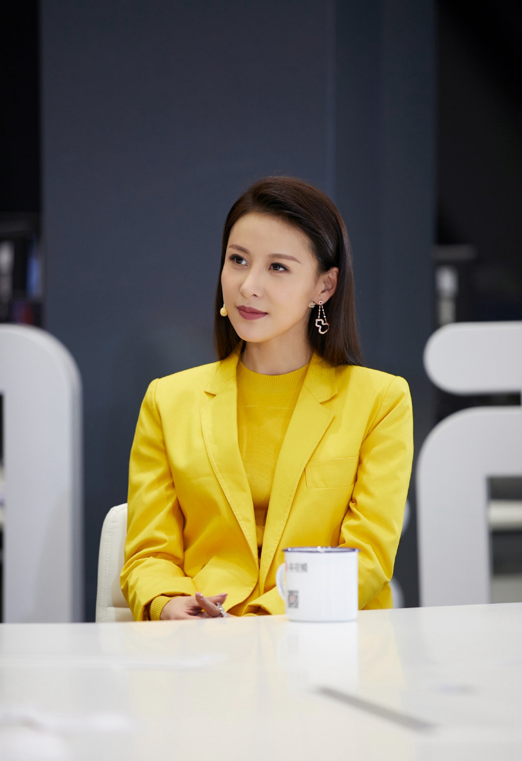 中国内地陕西西安影视女演员歌手贾青高冷写真图片性感至极图片