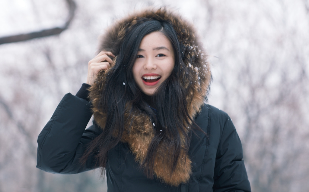 校花美女学生妹冬季雪景养眼迷人写真图片图片