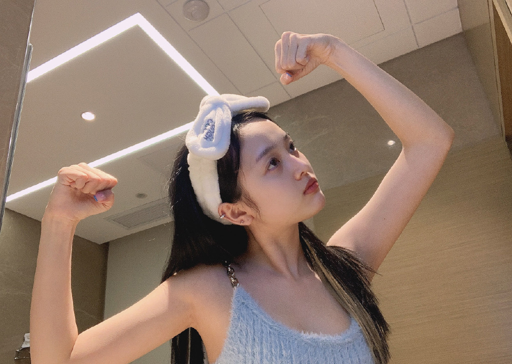 高清女明星吴宣仪酷美时尚高清手机壁纸图片