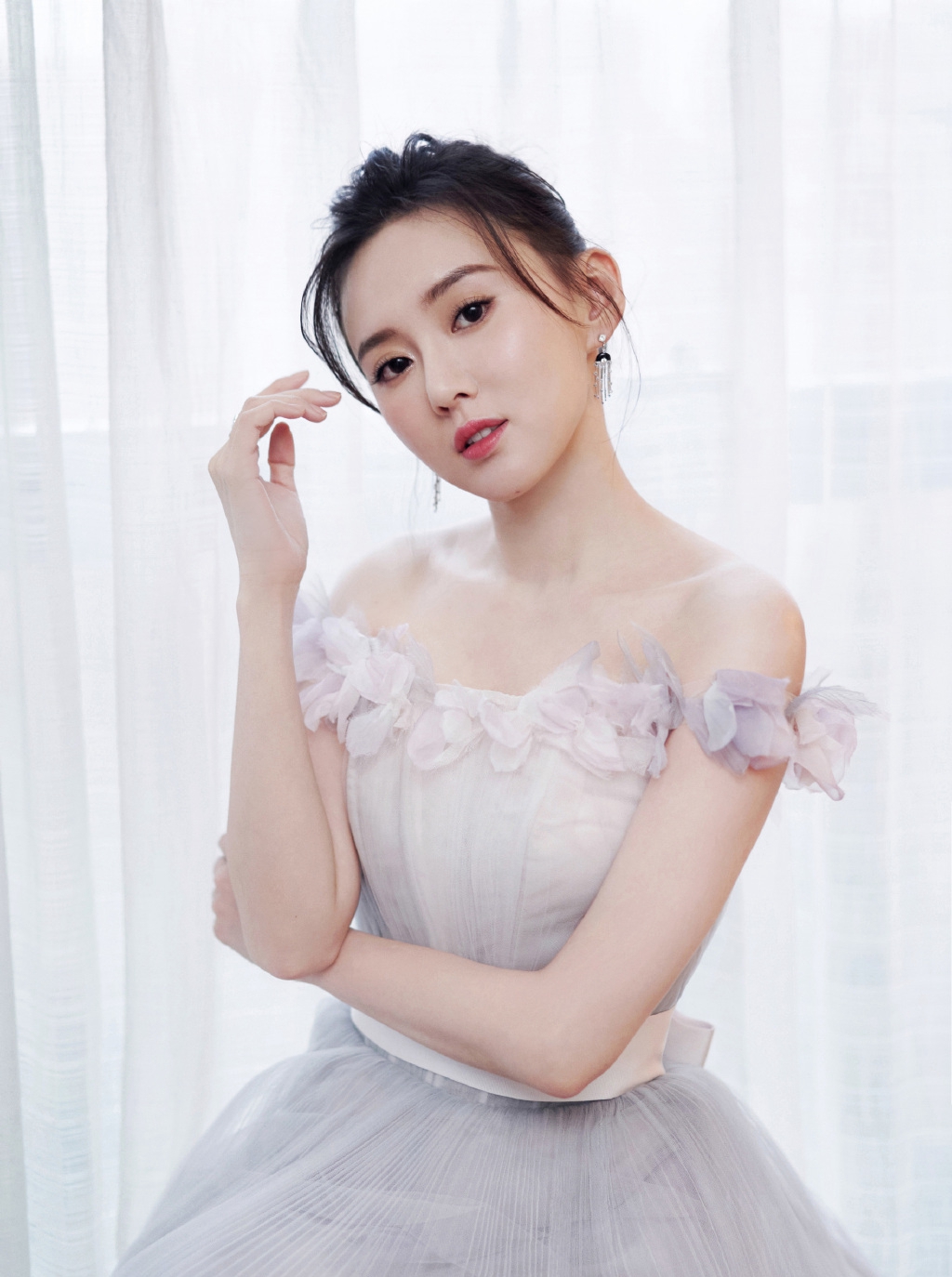高清山东省青岛美女江铠同冷艳洋装小女人霸气时尚写真图片