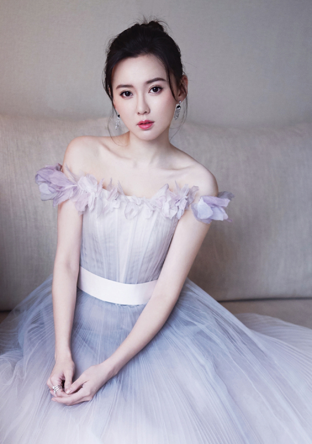 高清山东省青岛美女江铠同冷艳洋装小女人霸气时尚写真图片