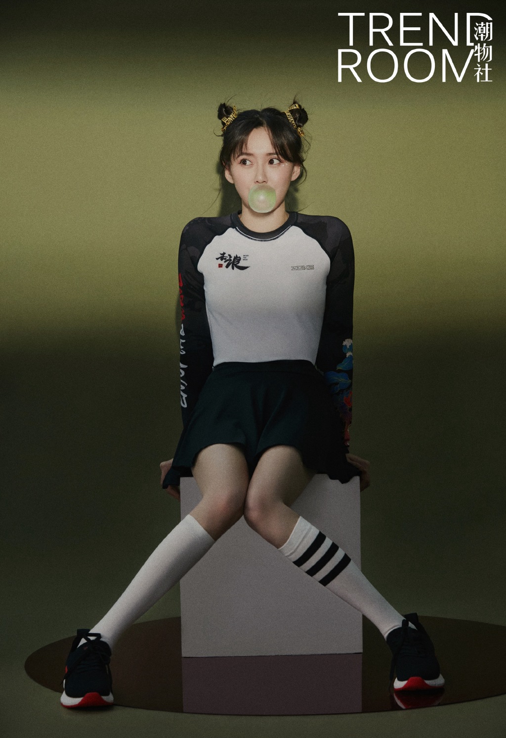 高清山东省青岛美女江铠同冷艳洋装小女人霸气时尚写真图片