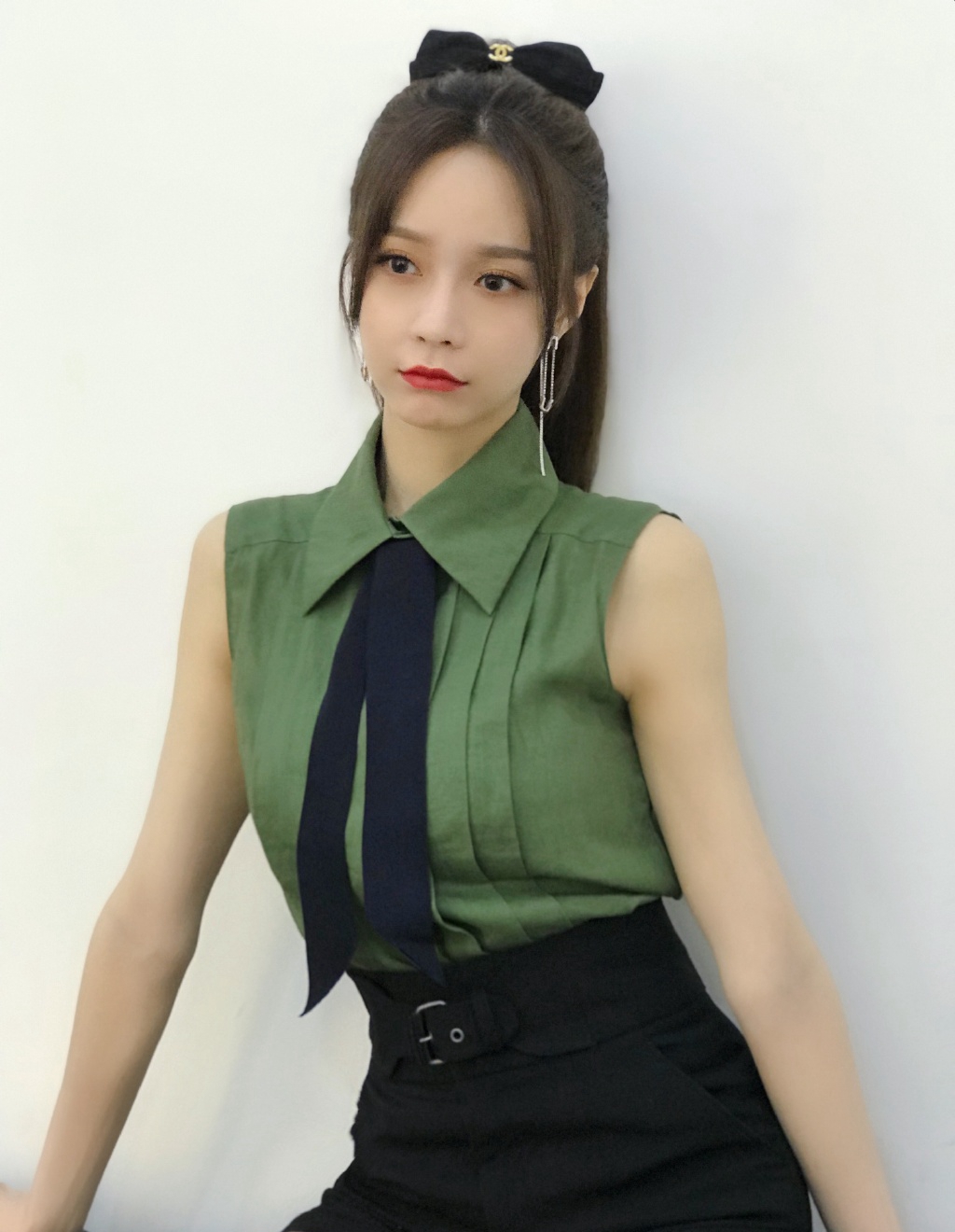 高清湖南省湘西吉首市美女沈梦辰抹胸性感唯美写真图片图片