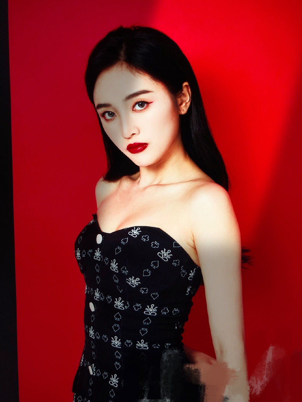 高清女明星吴宣仪俏丽私服自拍照图片图片
