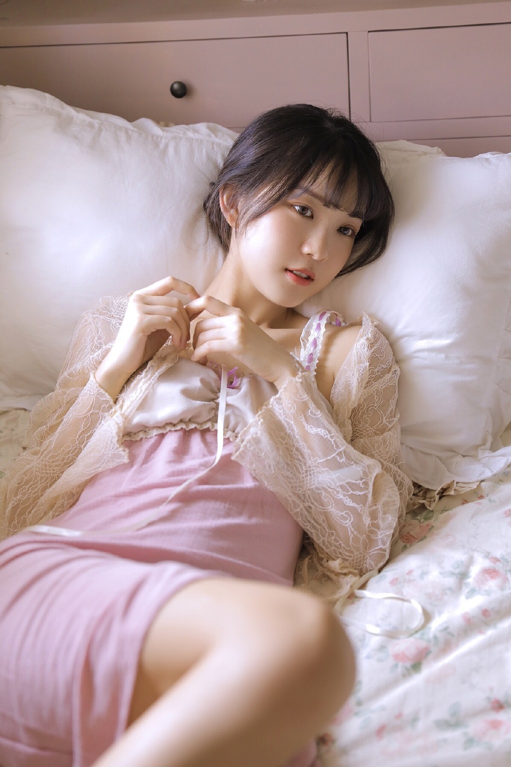 低胸装图片