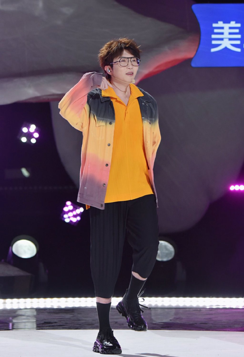 高清河南男星毛不易创造营2020舞台照图片图片