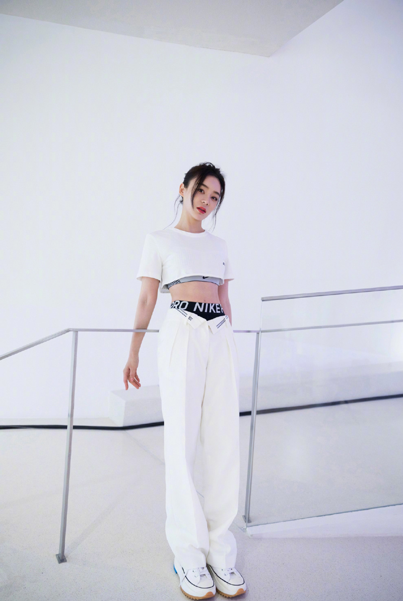 中国北京当代95后女演员宋祖儿清新时尚可爱写真图片桌面壁纸图片
