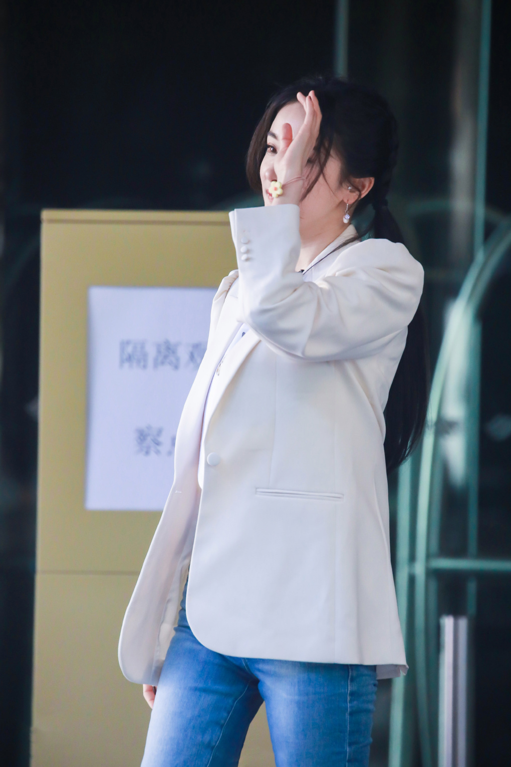 中国内地北京影视女演员杨幂温柔性感高清桌面壁纸图片
