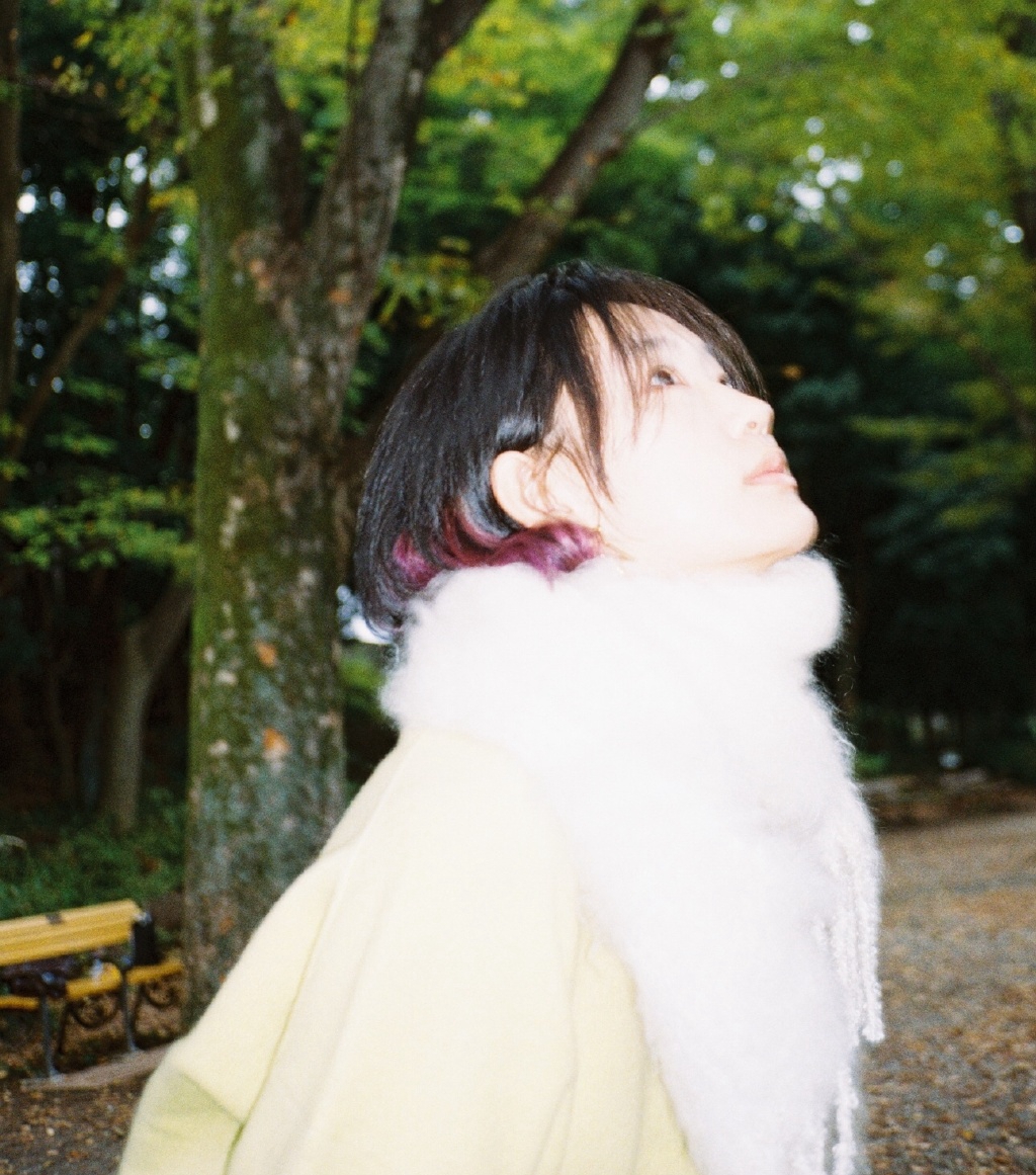 高清性感女星周依然风衣甜酷写真图片图片