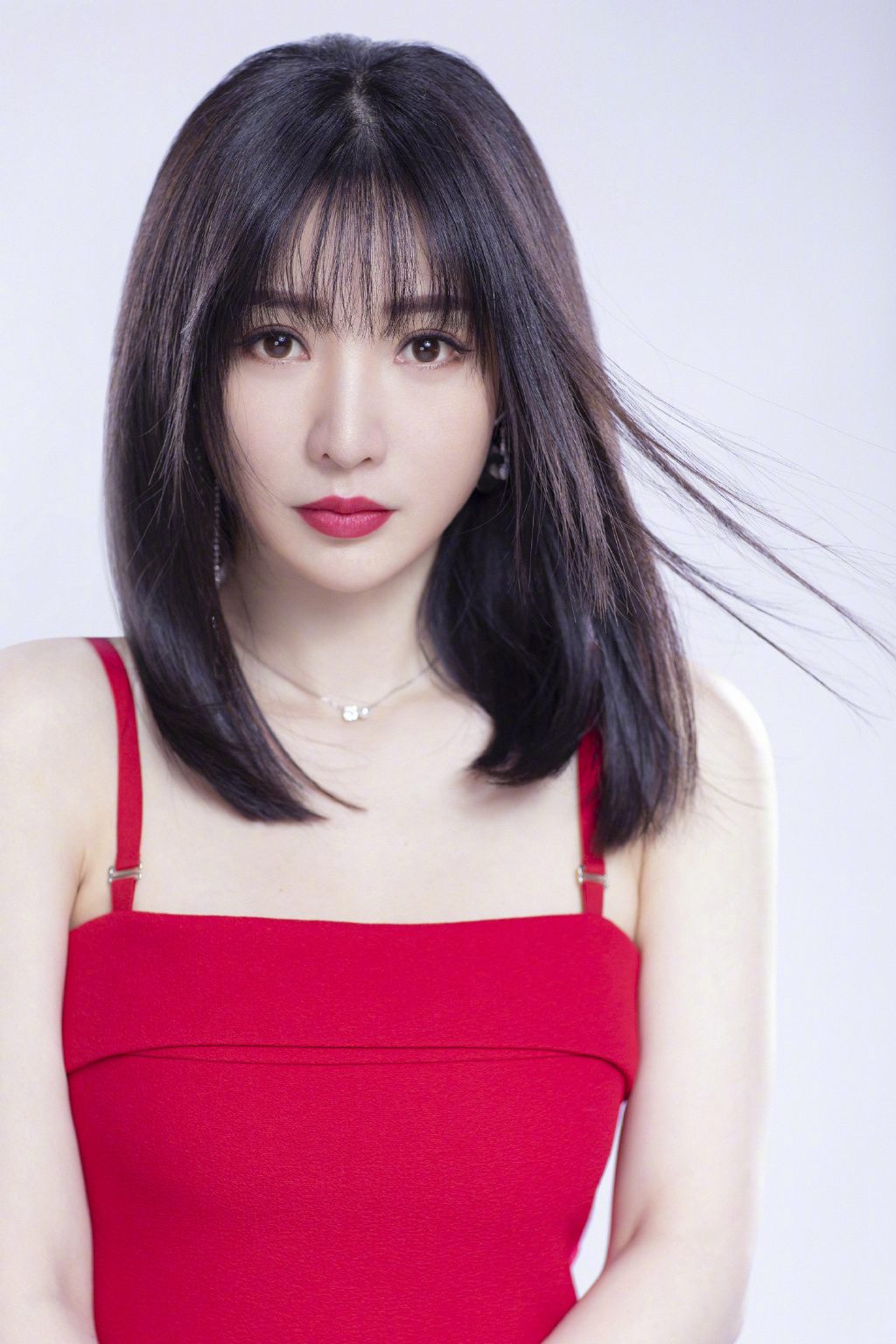 中国内地湖南衡阳女演员柳岩写真电脑桌面壁纸之网络美女图片