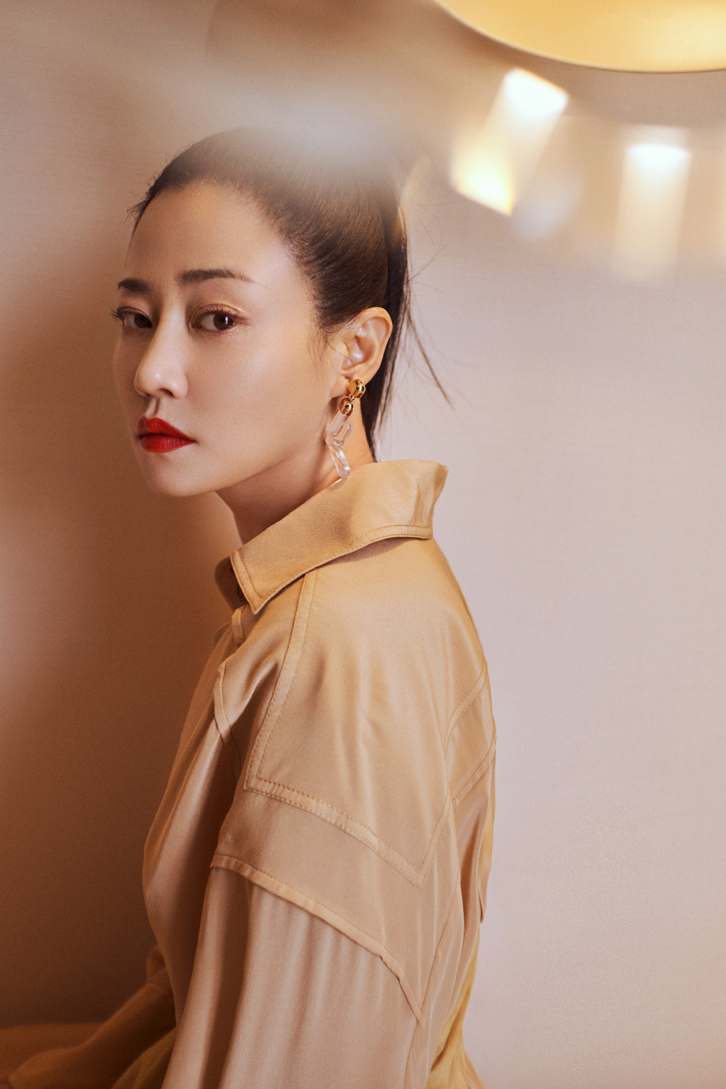 高清中国大陆吉林长春女演员谭卓复古温柔范儿性感写真图片