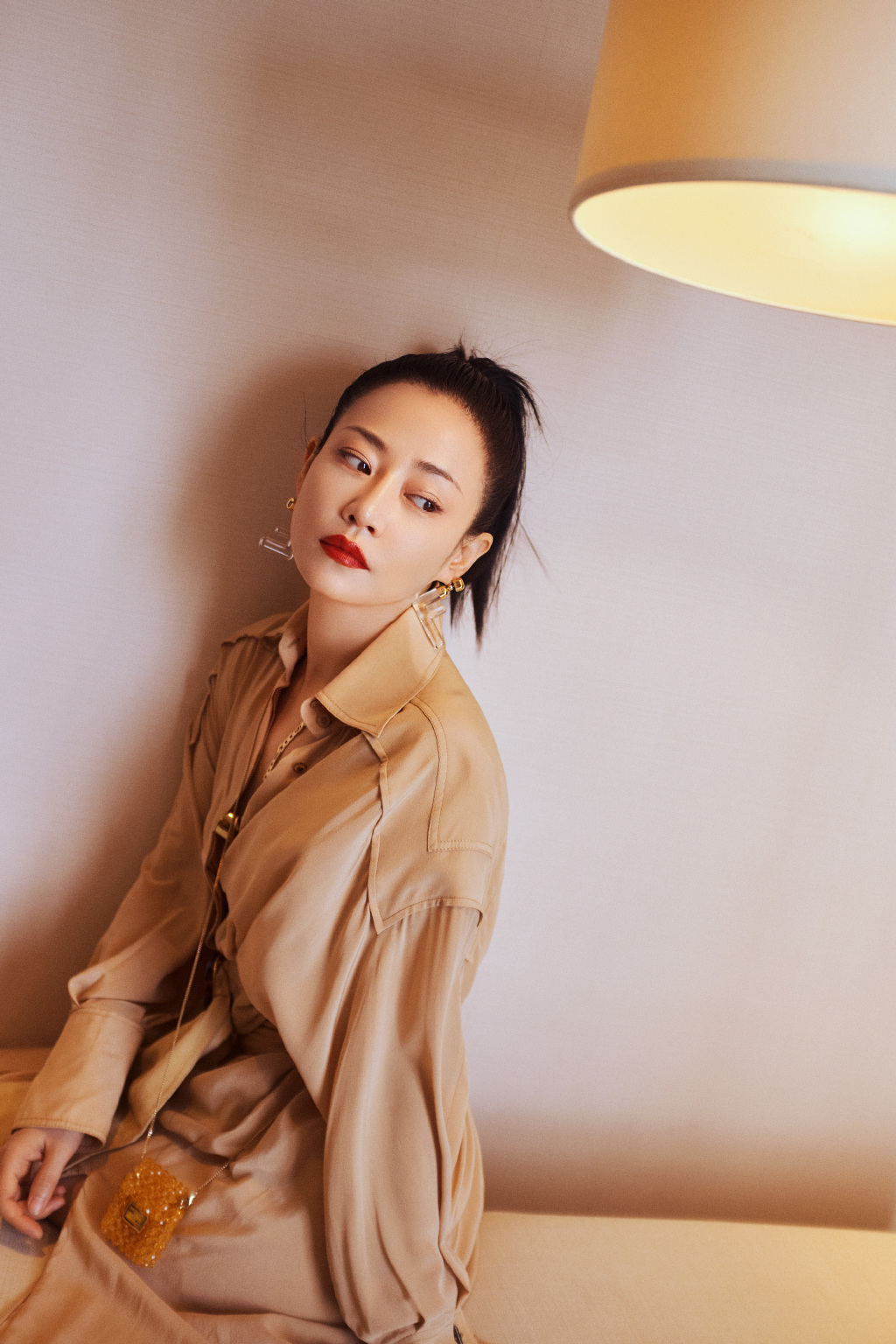 高清中国大陆吉林长春女演员谭卓复古温柔范儿性感写真图片