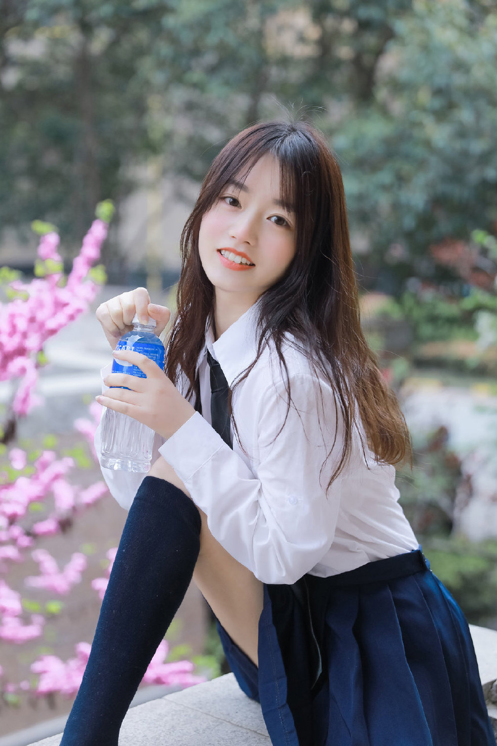 高清性感湖南美女任敏章鱼辫俏皮写真图片图片