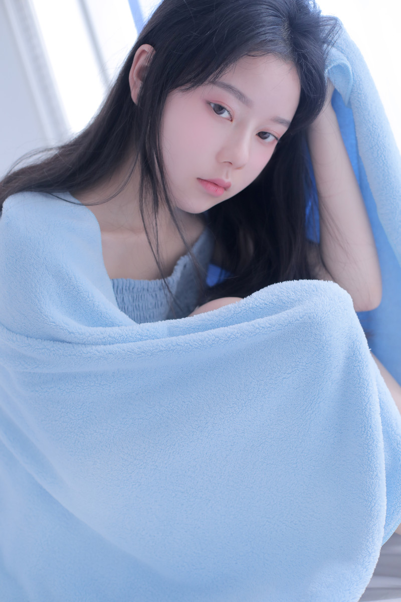 妖艳睡裙美女惹火身材诱人写真图片图片