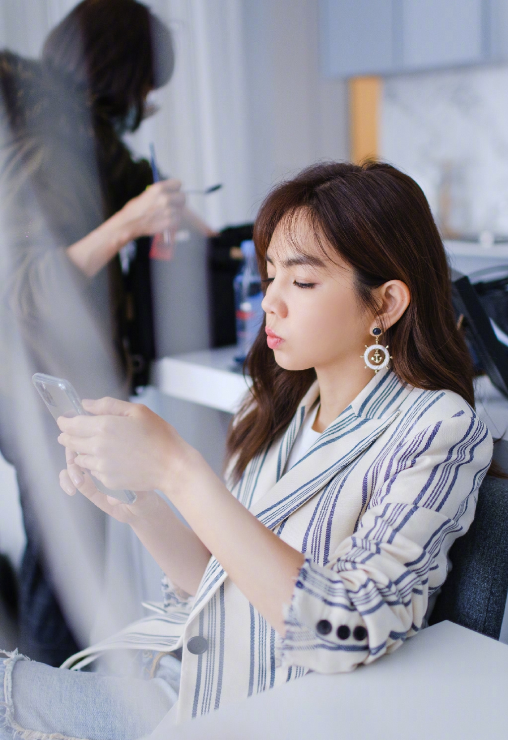 高清中国台湾省屏东女演员陈嘉桦时尚靓丽写真图片图片