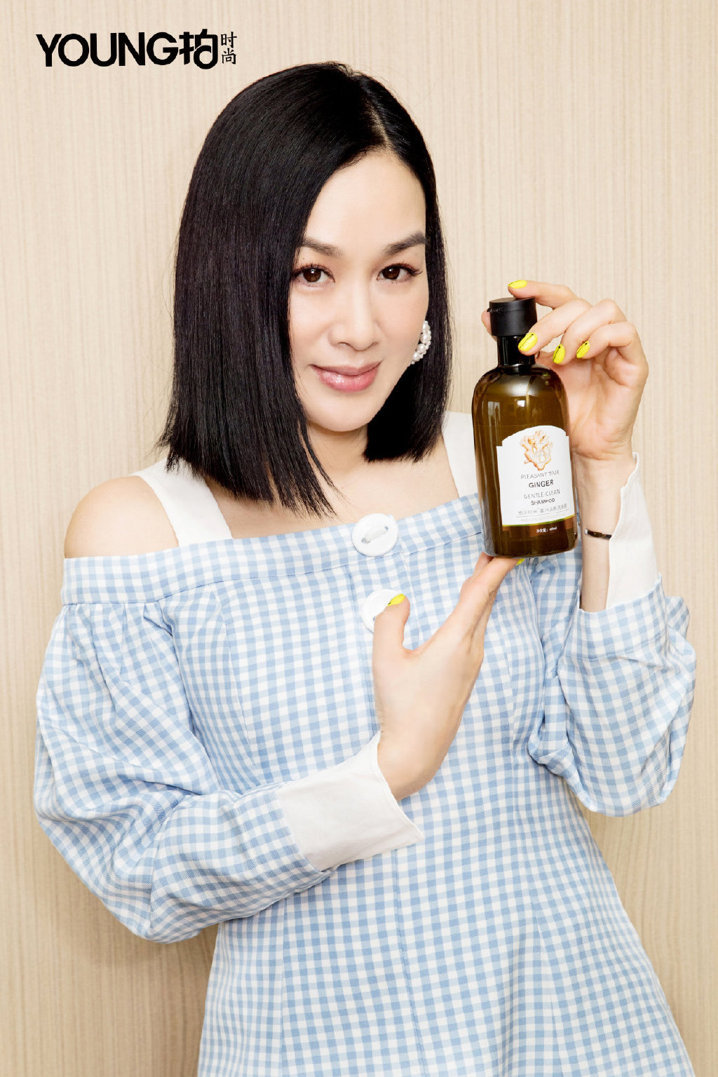 高清中越混血儿女演员钟丽缇抹胸洋装现身大秀雪白肌肤图片
