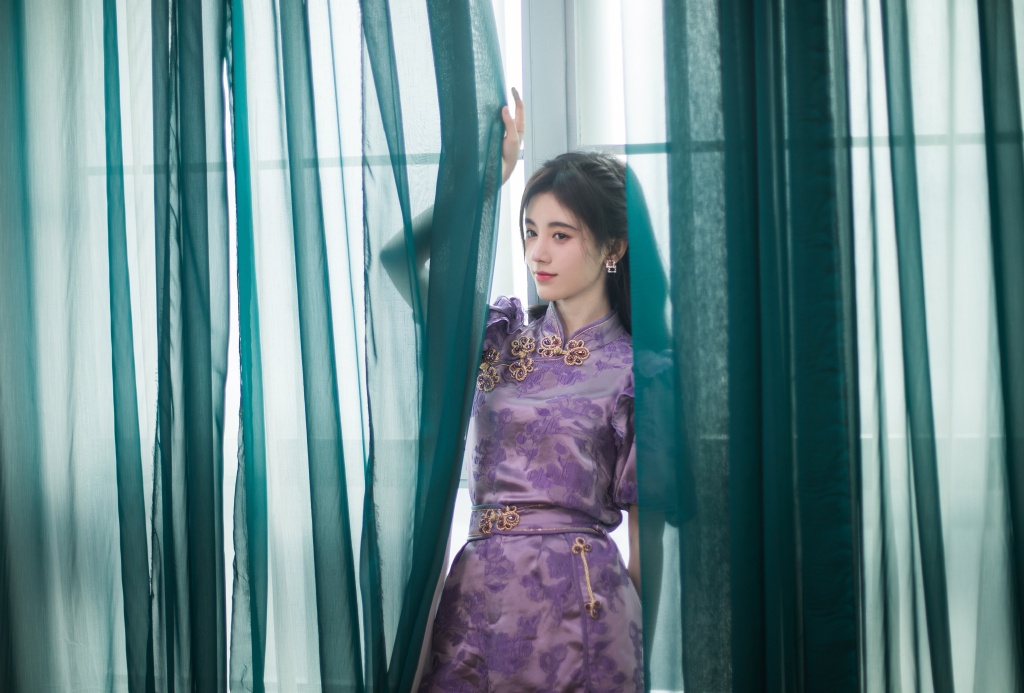 鞠婧祎图片