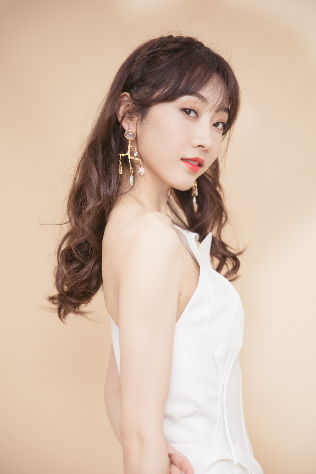 高清内地江苏省南京女演员宣璐纹格装性感写真图片图片